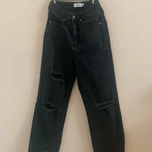 RUE 21 BLACK RIPPED JEANS